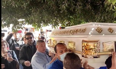 جنازة الصحفي مفيد فوزي .. وميرفت أمين تنهار (صور)