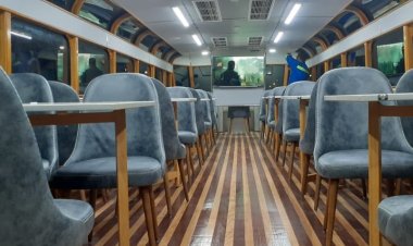 محافظ أسوان يدشن العمل بالأوتوبيس النهري عقب إحلاله وتجديده