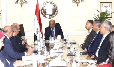 وزير قطاع الأعمال يتابع موقف الشركات من تدبير مستلزمات الإنتاج والمواد الخام