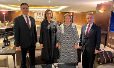 رئيس الوزراء العراقي يستقبل وزيرة الثقافة على هامش منتدى الحضارات العريقة