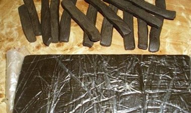 ضبط 5 طلاب بكلية الطب والصيدلة بحوزتهم 80 طربة حشيش داخل سيارة بسوهاج