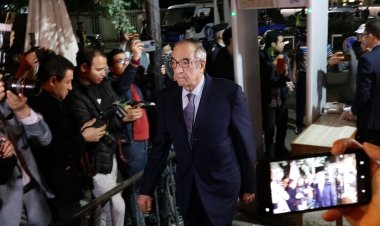 بدء عزاء الراحل مفيد فوزي.. وإقبال غفير لرجال الدولة والإعلام (صور)