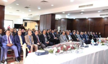 رئيس النيابة الإدارية يجتمع بمديرى النيابات لتطوير منظومة العمل بالهيئة