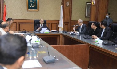 نائب محافظ سوهاج يعقد اجتماعا مع مديري المراكز التكنولوجية