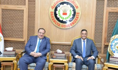 محافظ الدقهلية يستقبل رئيس محكمة جنوب المنصورة في زيارته الأولي عقب توليه منصبه