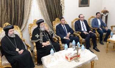 محافظ الدقهلية والبابا تواضروس يشهدان مراسم تشييع جنازة أسقف المنصورة