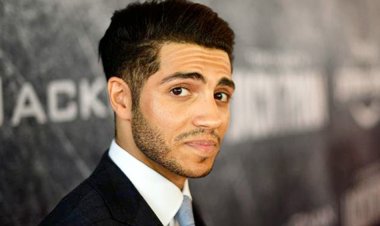 من أمام الأهرامات.. مينا مسعود: «حاجة عظيمة جدًا»