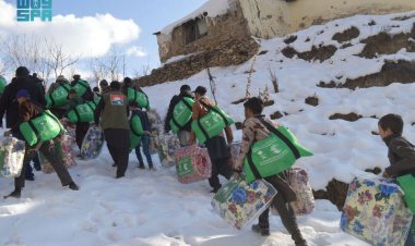 مركز الملك سلمان للإغاثة يوزع 400 حقيبة شتوية بمنطقة شترال بباكستان