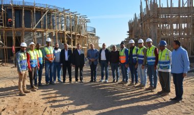 وزير التنمية المحلية ومحافظ أسوان يتابعان معدلات تنفيذ مشروعات «حياة كريمة»