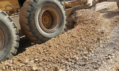 محافظ الشرقية يتابع انتظام سير أعمال رصف الطرق الداخلية بمركز الحسينية