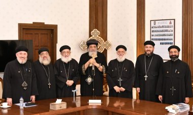 البابا تواضروس يستقبل كهنة كنيسة العذراء بأرض الجولف