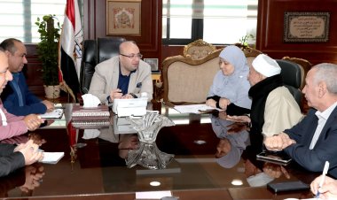 محافظ بني سويف يتابع الحلول المنفذة لتمهيد طريق قرية الهرم