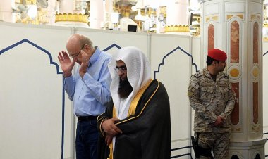 رئيس الوزراء اللبناني يزور المسجد النبوي للصلاة فيه