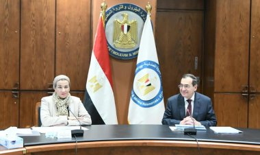 وزيرا البترول والبيئة يبحثان جهود التوافق البيئي للشركات بمحافظتى السويس والبحر الأحمر