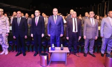 محافظ سوهاج يشهد حفل تكريم أوائل الشهادات والخريجين