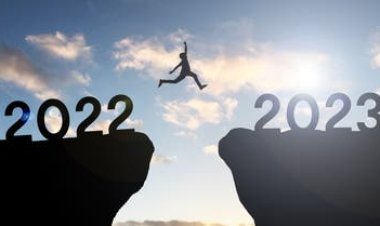 إقالة ماكرون وزيادة أسعار الذهب إلى 3 آلاف دولار.. توقعات ساكسو بنك لعام 2023