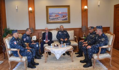 محافظ بورسعيد يستقبل قائد القوات البحرية  بديوان عام المحافظة