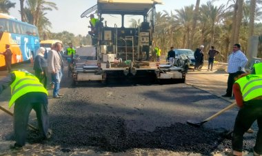 محافظ الجيزة: نتابع أعمال تطوير ورصف طريق المنطقة الأثرية بسقارة بالبدرشين