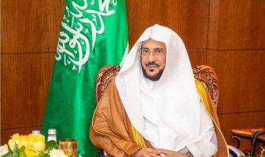 السعودية.. وزير الشؤون الإسلامية يلتقي منسوبي سفارة المملكة لدى البحرين