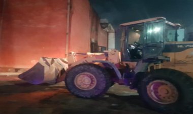 الاستعانة بلوادر لإزالة الاستديو المحترق بطريق شبرامنت.. وإصابة أمين شرطة