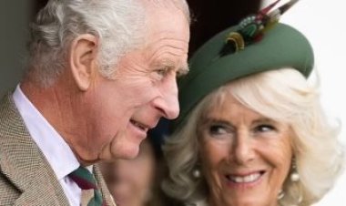 الملك تشارلز يصدر أول بطاقة للاحتفالات بعيد الميلاد المجيد