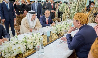 عضو مجلس إمارة أبو ظبي يحضر مراسم زفاف نجل الرئيس الإندونيسي بمدينة سولو