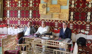 محافظ الوادي الجديد يبحث خطة استلام «شركة مياه الشرب والصرف الصحي»  محطات الخارجة والداخلة