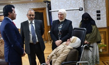وزير الشباب يكرّم طالبة ذوي الهمم لتفوقها العلمي والرياضي
