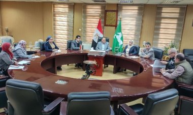 محافظ الشرقية  يعقد اجتماعًا  لمناقشة آلية تنفيذ قانون ترخيص المحال العامة