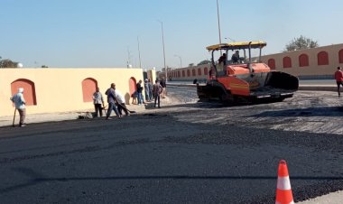 «محلية ببني سويف» تشرف على أعمال رصف وتطوير طريق السحارة