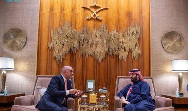 ولي عهد السعودية يستقبل رئيس الوزراء الأردني