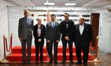 وزير الشباب والرياضة يستقبل رئيس الإتحاد الدولي للإسكواش