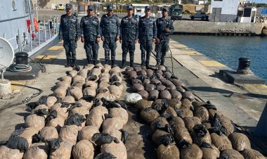 القوات البحرية تحبط محاولة تهريب مواد مخدرة في نطاق البحر الأحمر