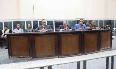 محافظ المنيا يناقش مشكلات المواطنين ويوجه بتوفير الدعم لعدد من الحالات المستحقة