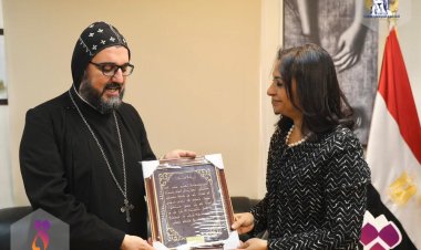 رئيس المجلس القومى للمرأة تستقبل الأب الربان فيلبس عيسي