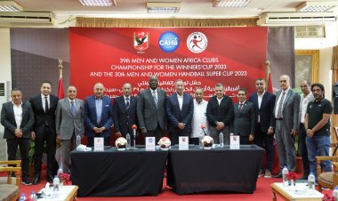الأهلي يوقع عقود استضافة كأس السوبر الإفريقي وكأس الكؤوس لكرة اليد