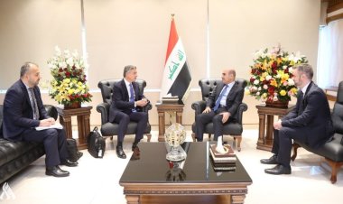 وزير الإعمار ووفد من البنك الدولي يبحثان تطوير شبكات الطرق في بغداد