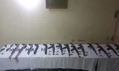  ضبط 21 بندقية آلية وخرطوش خلال حملة مداهمات بصدفا والغنايم