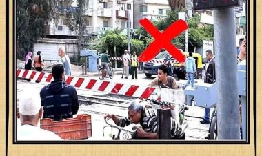 النقل تناشد المواطنين بعدم اقتحام المزلقانات أو السير عكس الاتجاه للحفاظ على الأرواح