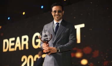 أحمد داود يفوز بجائزة دير جيست 2022 عن مسلسل «سوتس بالعربي»