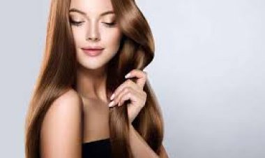 منها خلط صفار البيض والليمون..  وصفات طبيعية لحل مشكلات الشعر