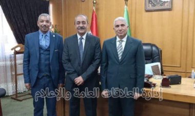 محافظ الإسماعيلية يستقبل رئيس الاتحاد المحلي لنقابات العمال