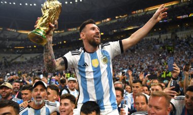 ميسي: كأس العالم "نادتني".. وكنت أتمنى تسلمها من مارادونا