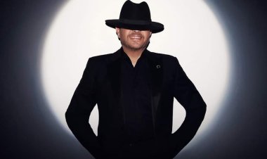 «بحب التجديد والتغيير ومبيهمنيش».. هاني شاكر يكشف سر اللوك الغامض الجديد