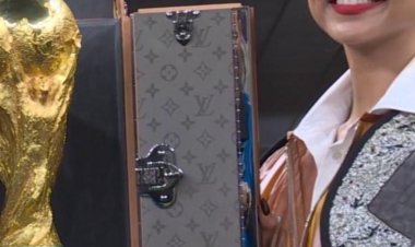 «ديبيكا باكون»  تكشف عن الكأس الذهبية  بالمباراة النهائية بقطر