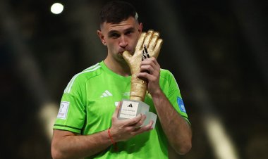 بعد التتويج بكأس العالم.. سر حركة حارس الأرجنتين «البذيئة»