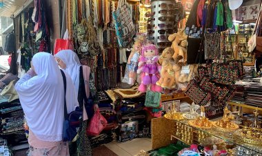 توافد المعتمرين ينعش الأسواق والفنادق بالعاصمة المقدسة