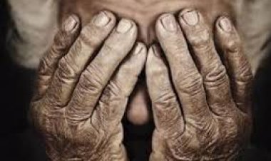 «ابن المتحرش ضربه معاهم».. «علقة ساخنة» لـ مسن على يد سيدتين في الشرقية