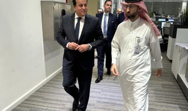 خالد عبدالغفار يتفقد مركز القيادة في وزارة الصحة السعودية وهيئة الغذاء والدواء