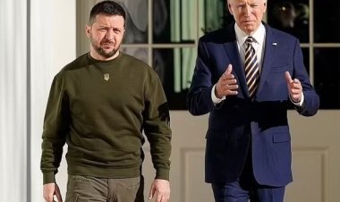 الرئيس الأوكراني يتعرض لموجة من السخرية بسبب الزي العسكري